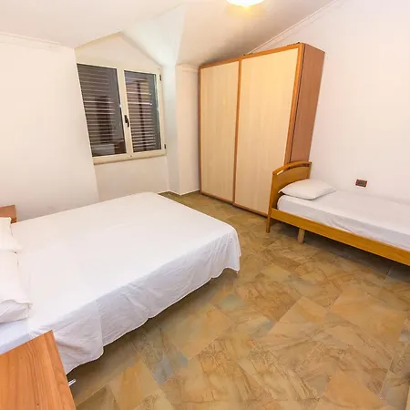 Kolaveri Semesteranläggning (resort) Golem (Tirana)
