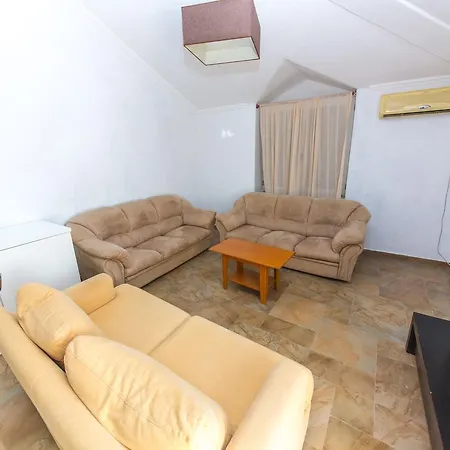 Kolaveri Semesteranläggning (resort) Golem (Tirana)
