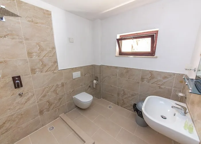 Resort Kolaveri Golem (Tirana)