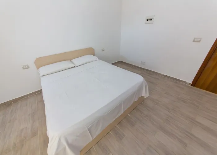 Feriested Kolaveri Golem (Tirana)