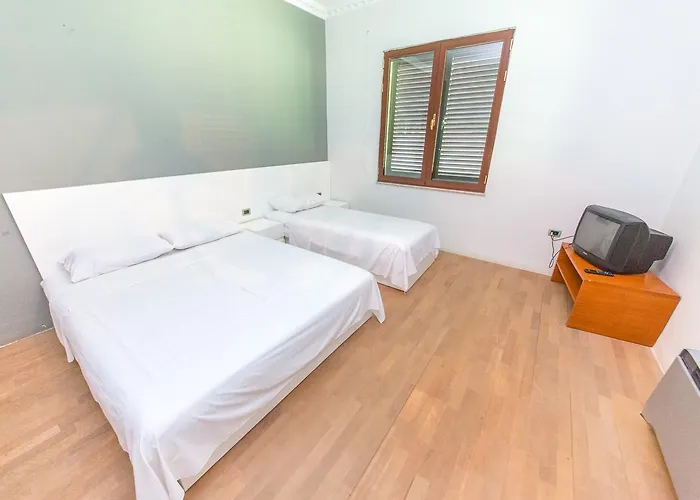 Kolaveri Golem (Tirana)