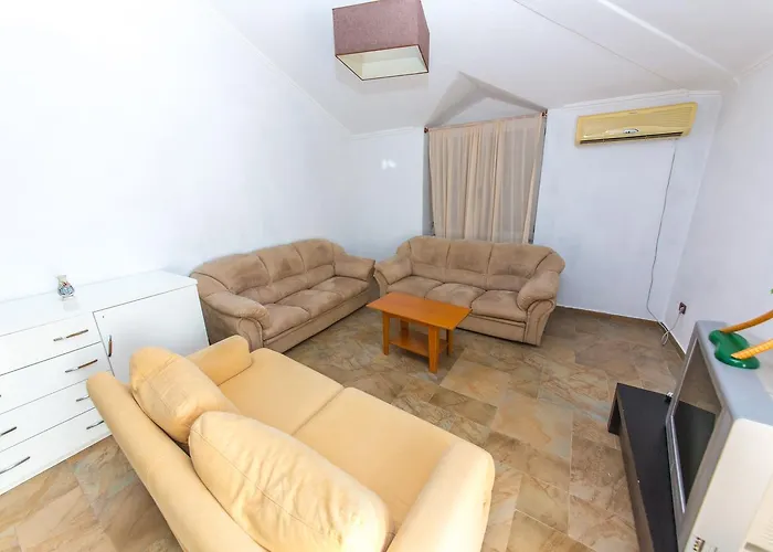 Kolaveri Feriested Golem (Tirana)